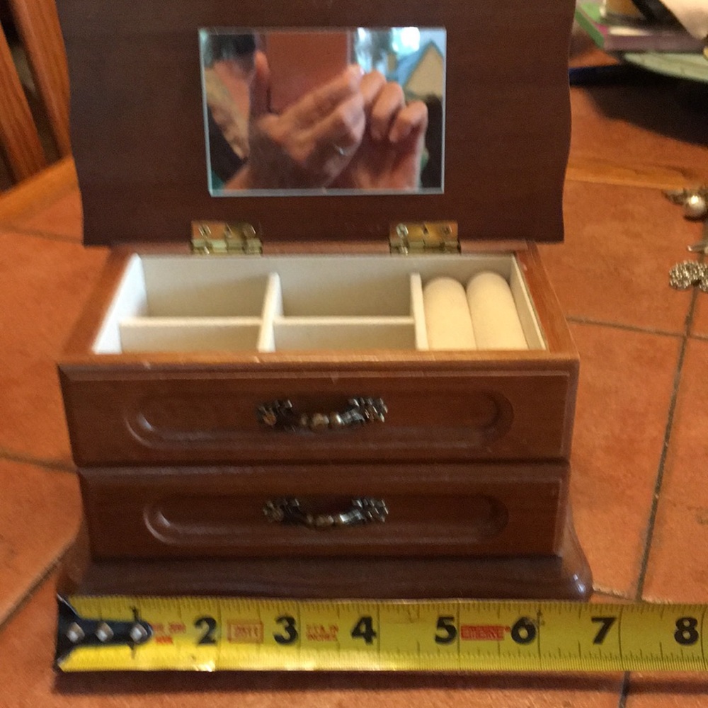 Wood jewelry box